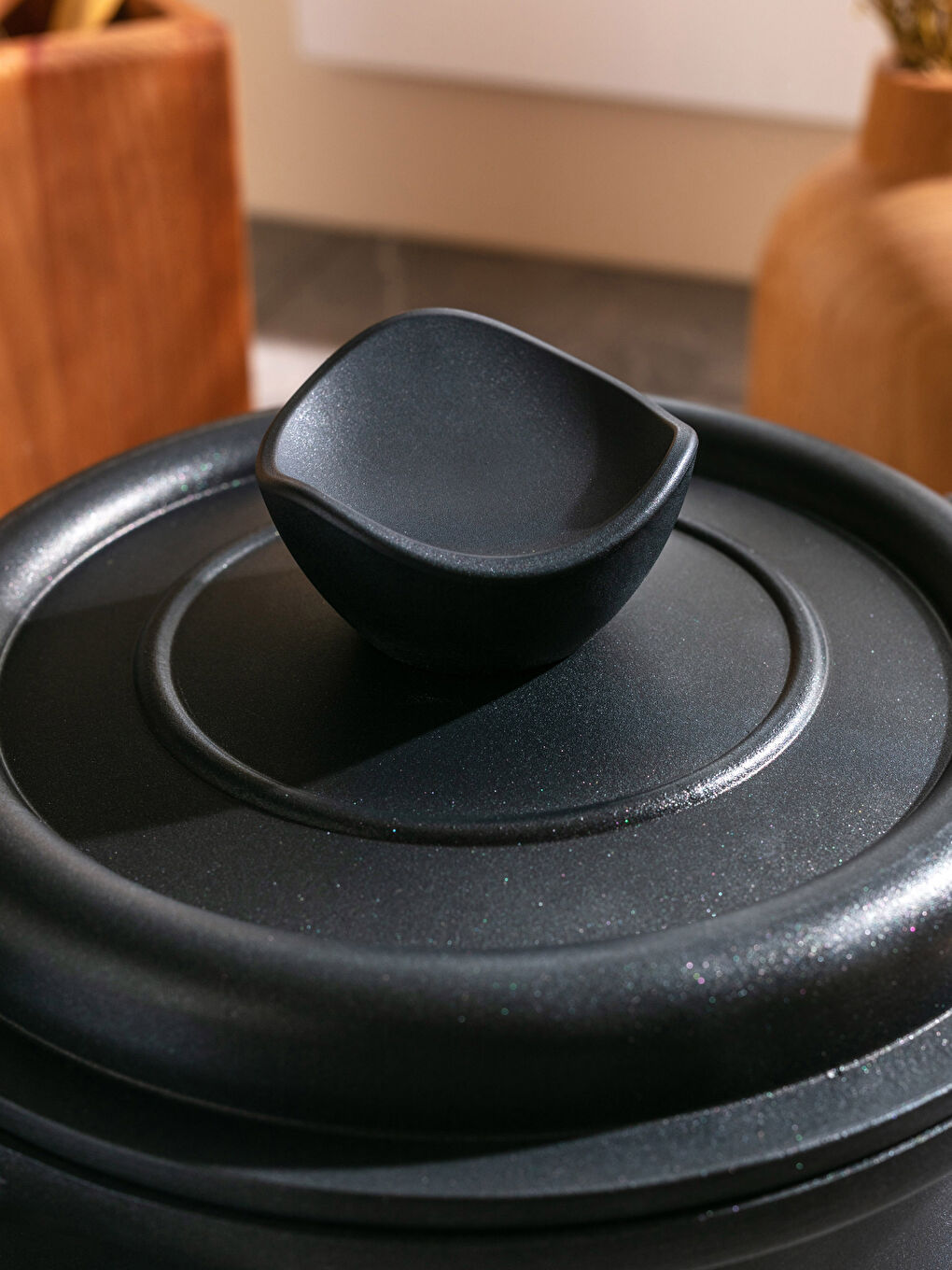 حلة حديد زهر بغطاء 20 سم-3