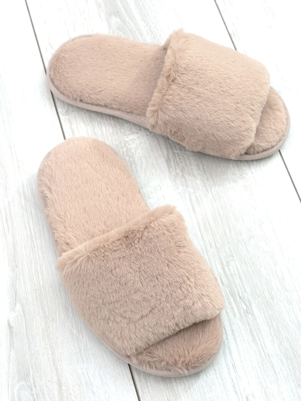Lcw Home Pantoufles de maison en peluche à bande unique pour femmes -S2GD47Z8-S3Q