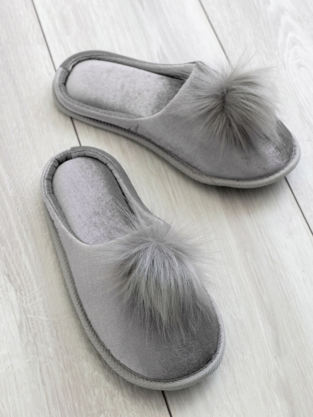 LCW HOME Pompom Detailed Women's Velvet House Slippers -S2GD56Z8-S2S