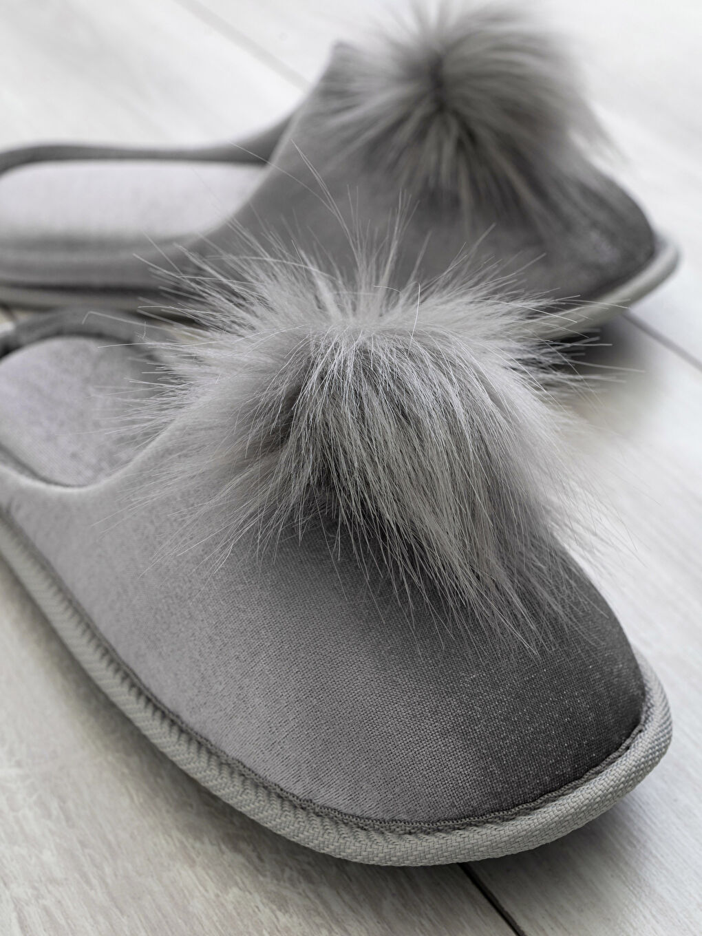 LCW HOME Pompom Detailed Women's Velvet House Slippers -S2GD56Z8-S2S