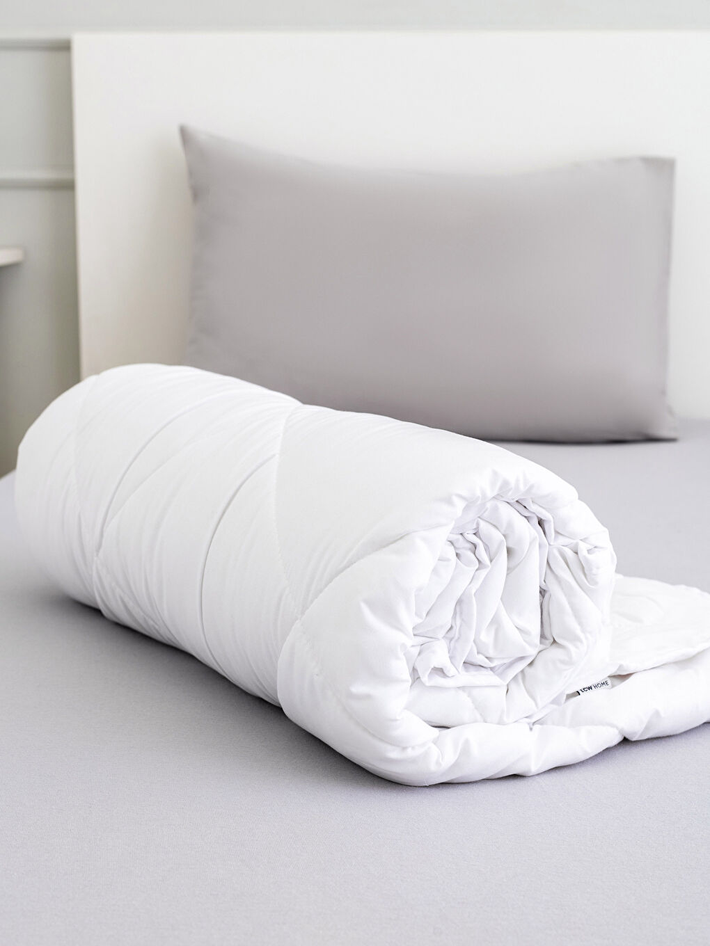 Beyaz Tek Kişilik İnce Mikrofiber Yorgan 155x215 cm-1