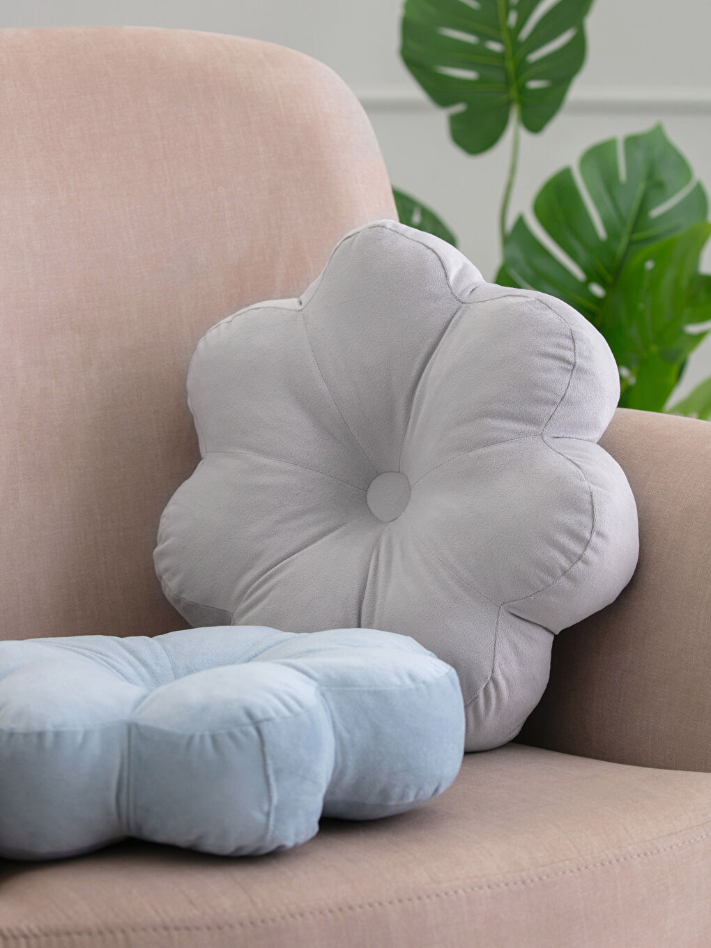 Gri Papatya Dolgulu Kadife Kırlent 40x40 cm-1