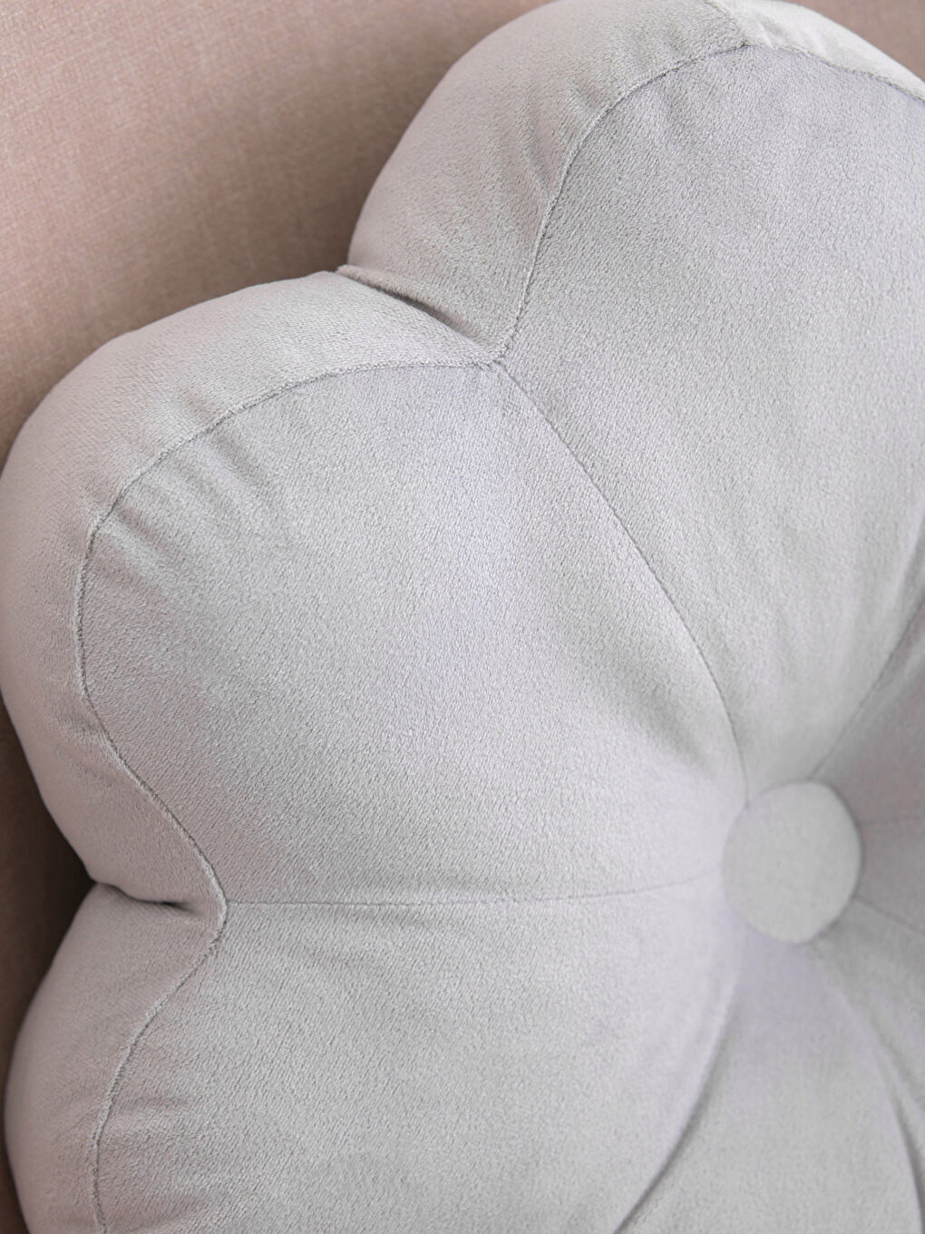 Gri Papatya Dolgulu Kadife Kırlent 40x40 cm-2