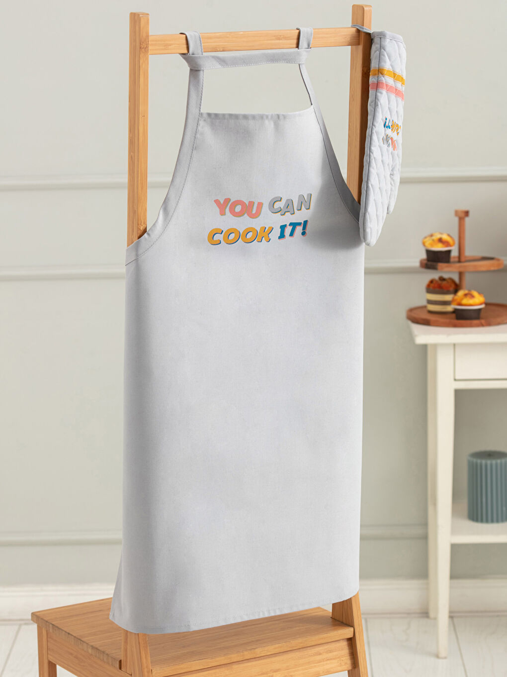 Karışık Yazı Baskılı Mutfak Önlüğü