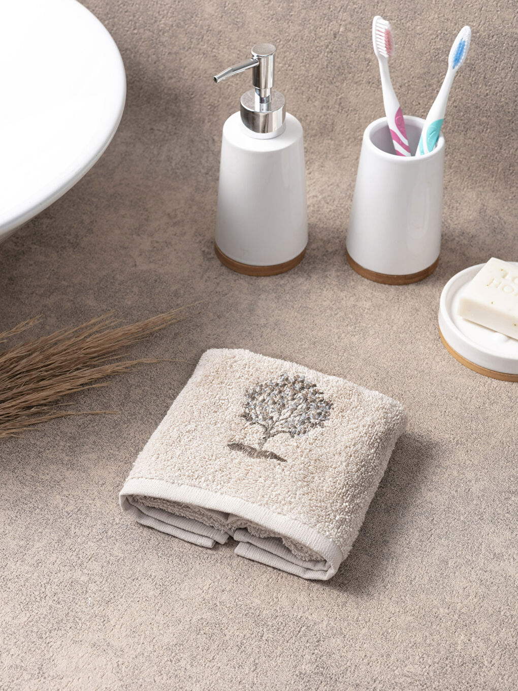 Cotton Embroidered Hand Towel 30x50 Cm