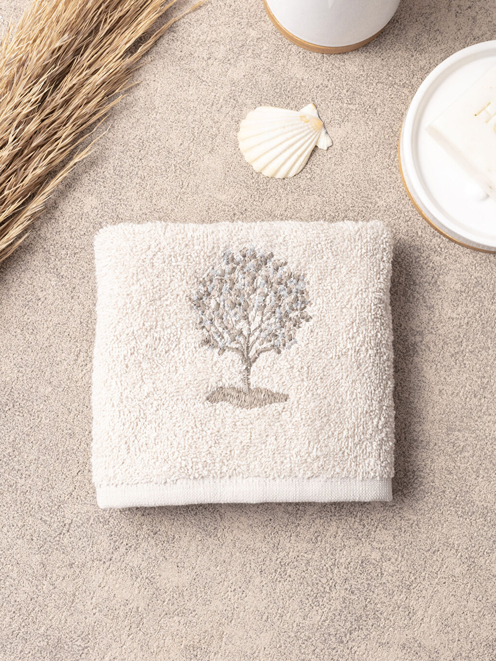 Cotton Embroidered Hand Towel 30x50 Cm-1