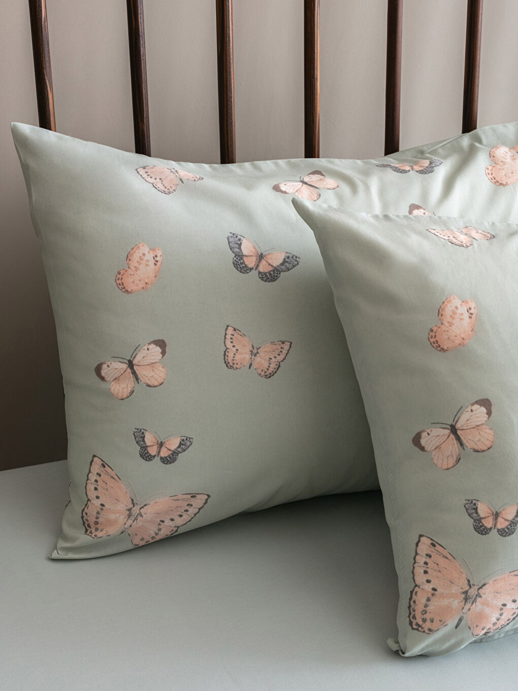 Karışık Kelebek Desenli Pamuklu Yastık Kılıfı 2'li 50x70 cm-2