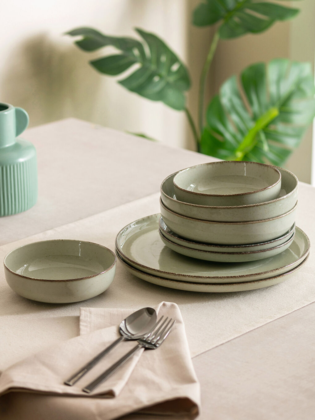 Yeşil Düz Porselen 8'li 2 Kişilik Yemek Takımı