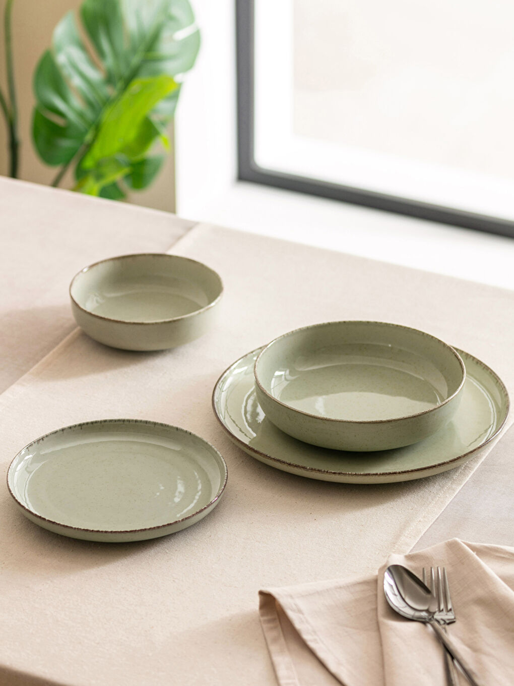 Yeşil Düz Porselen 8'li 2 Kişilik Yemek Takımı-2