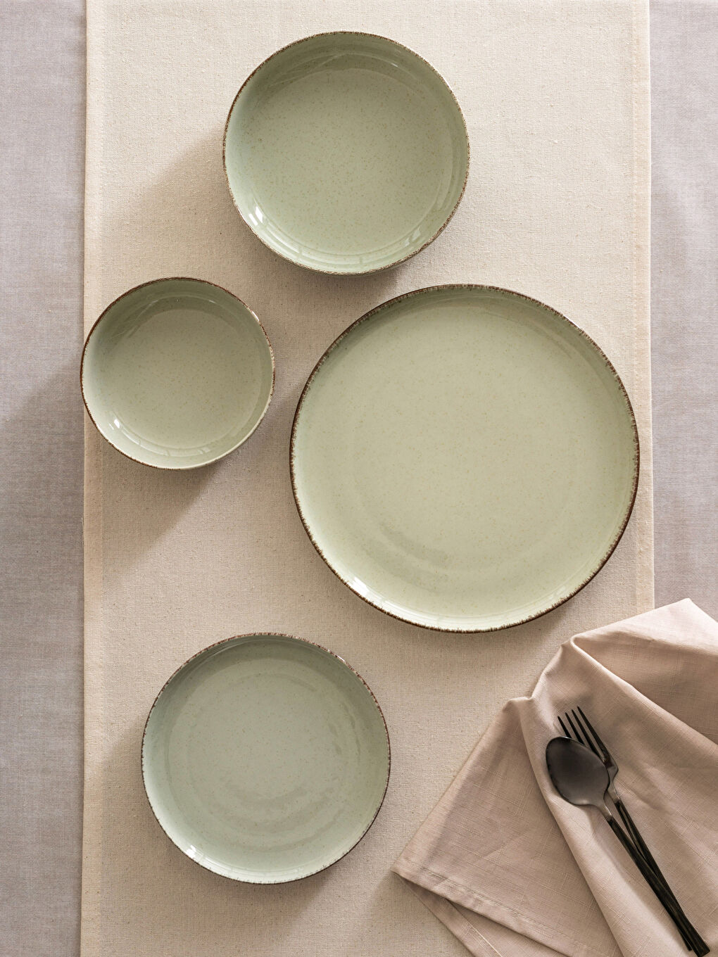 Yeşil Düz Porselen 8'li 2 Kişilik Yemek Takımı-3