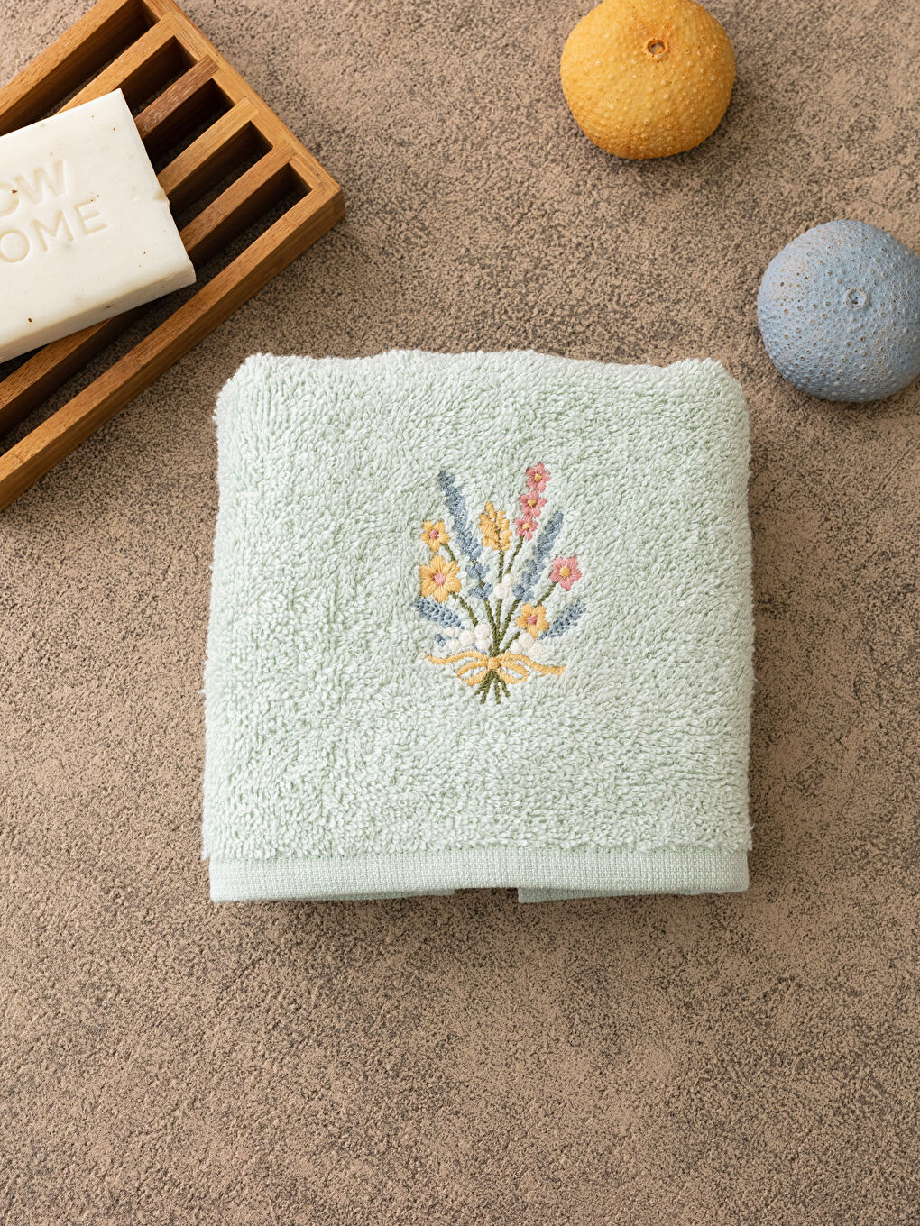 Serviette d'invité en coton brodée florale 30x50 cm-1