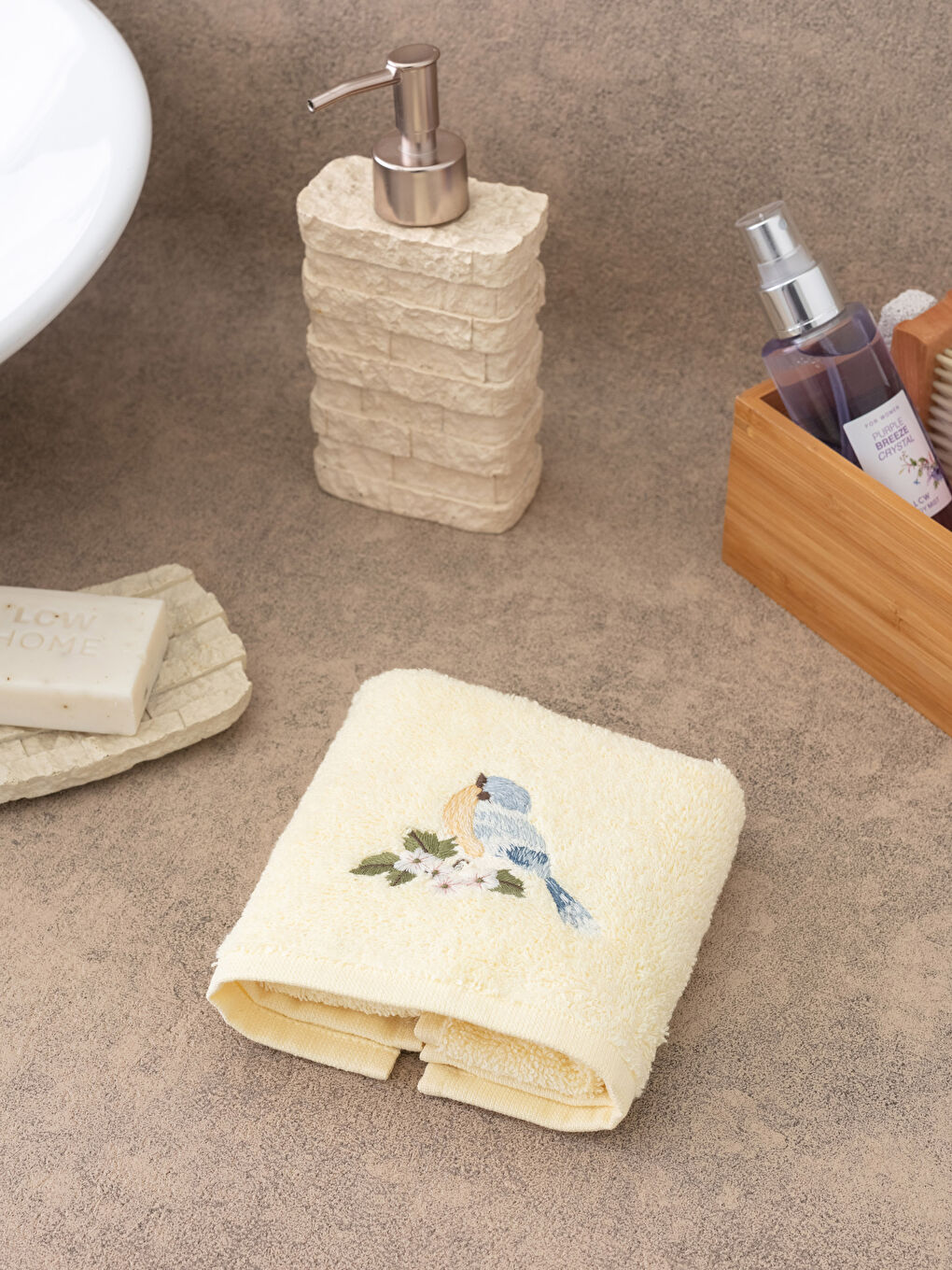 Sarı Pamuklu Nakışlı El Havlusu 30x50 cm