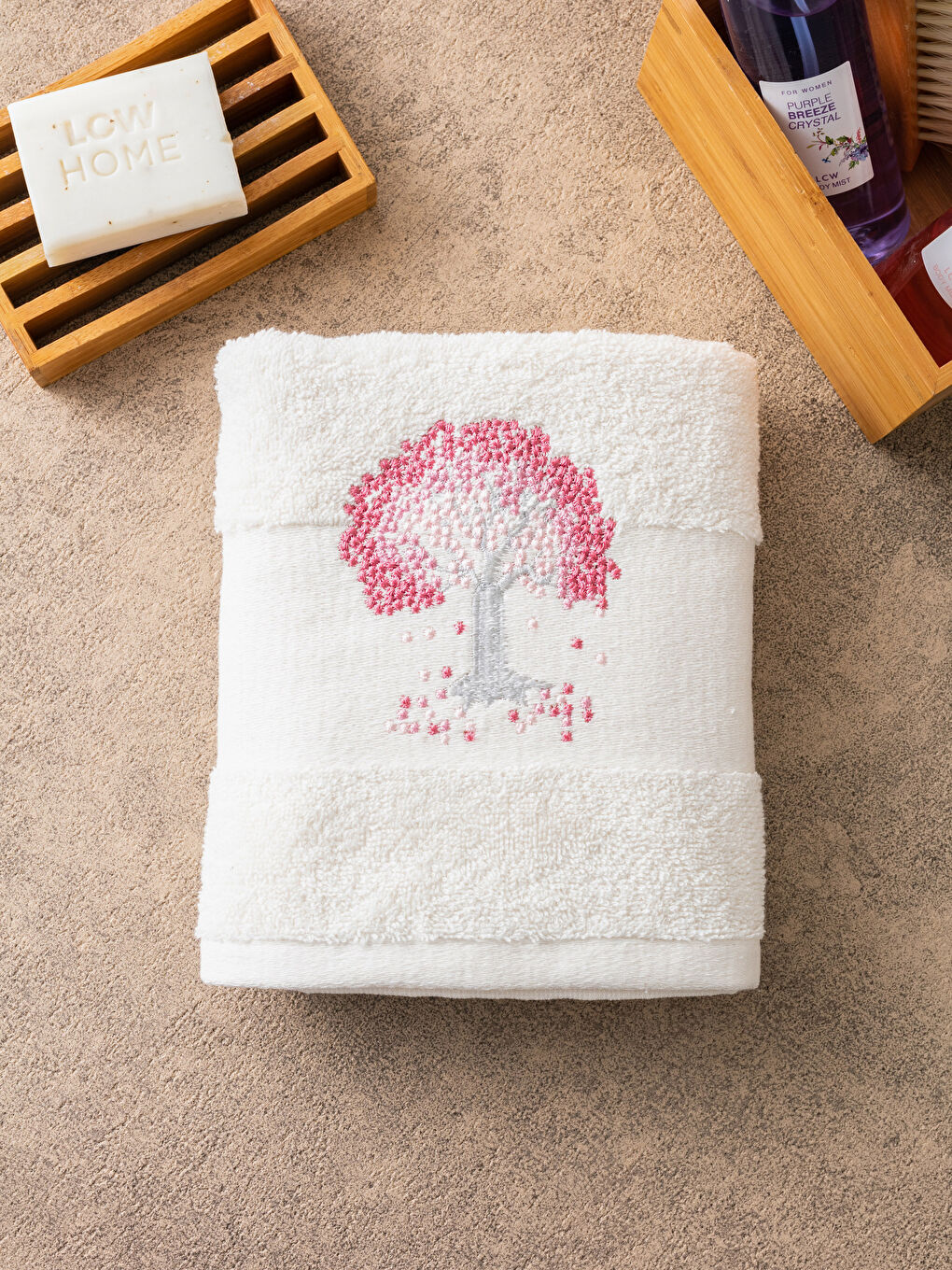 Ekru Pamuklu Nakış Detaylı Yüz Havlusu 50x80 cm-1