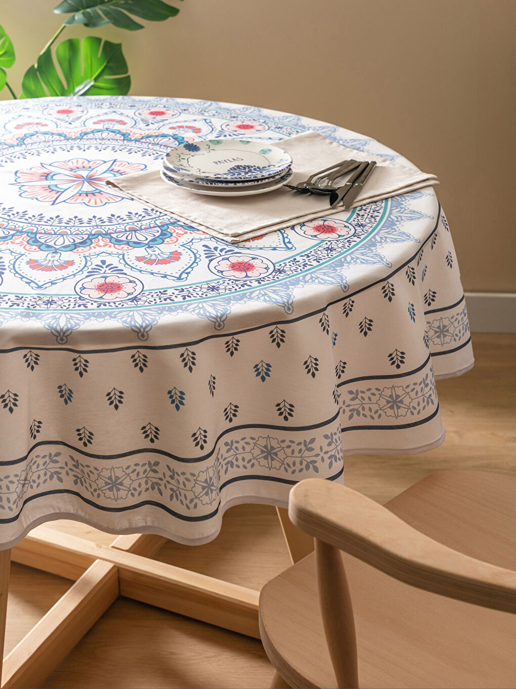 Nappe Ronde à Motifs Ethniques 150x150 Cm