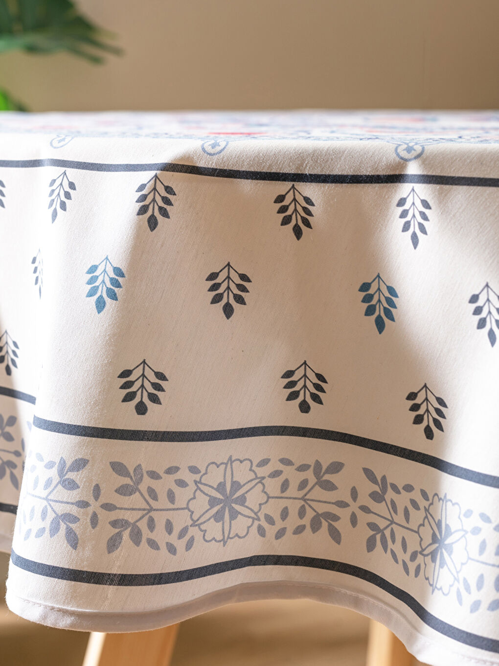 Nappe Ronde à Motifs Ethniques 150x150 Cm-2