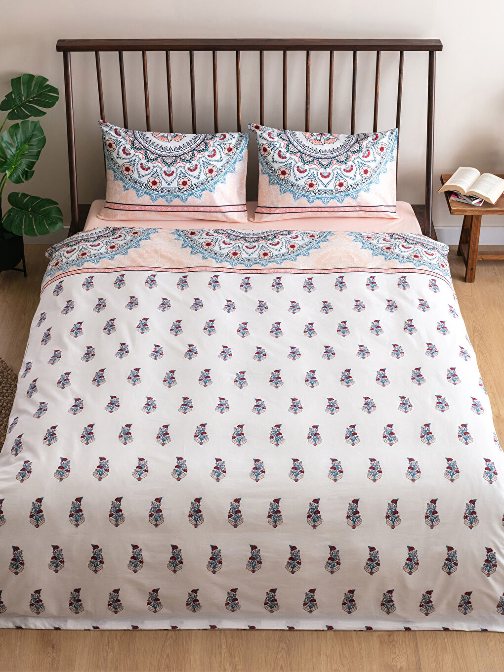 Karışık Çift Kişilik Pamuklu Desenli Nevresim Takımı-1