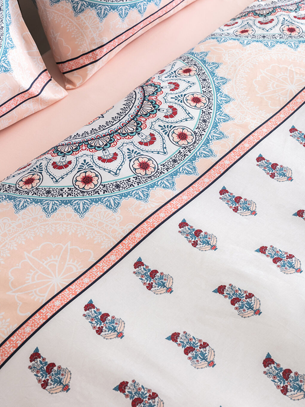 Karışık Çift Kişilik Pamuklu Desenli Nevresim Takımı-5