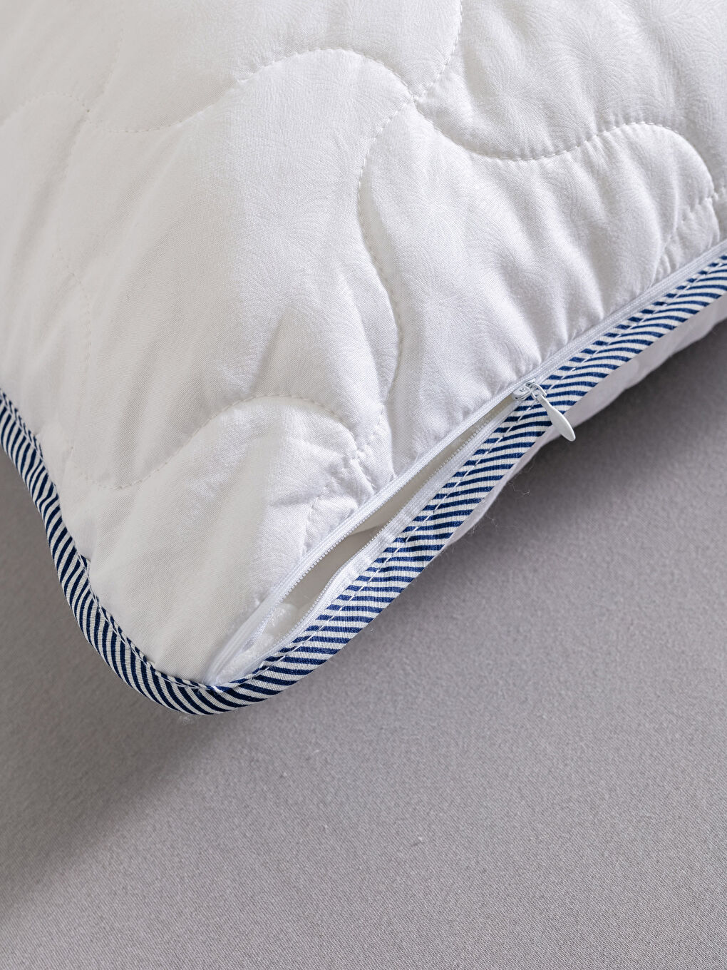 Micro Elegance Pillow 50x70 Cm-2