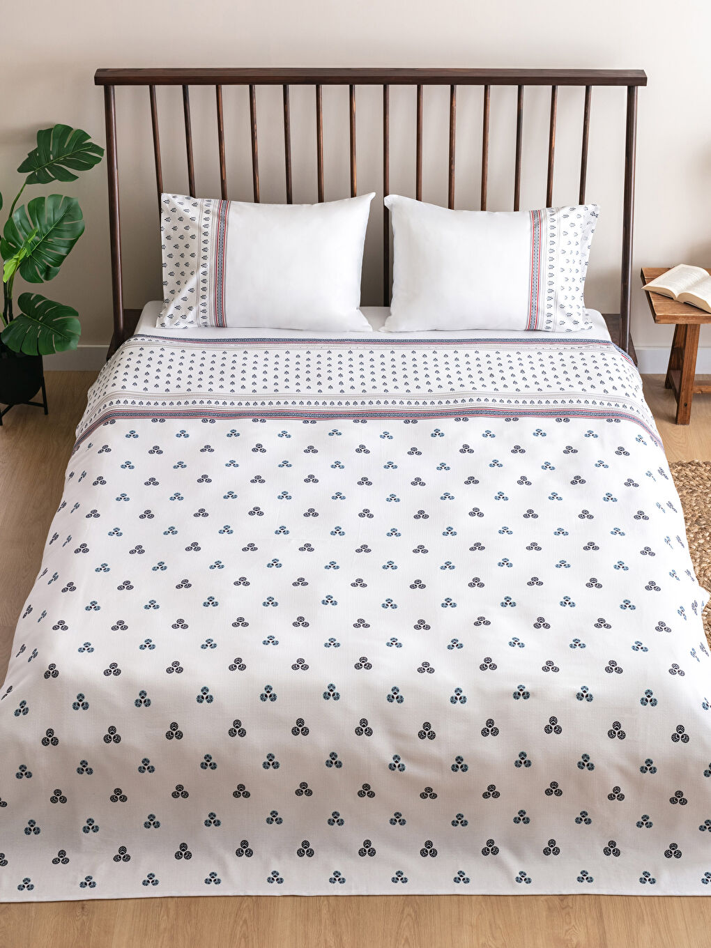 مفرش سرير بيكيه مزدوج مطبوع وكيس مخدة-1