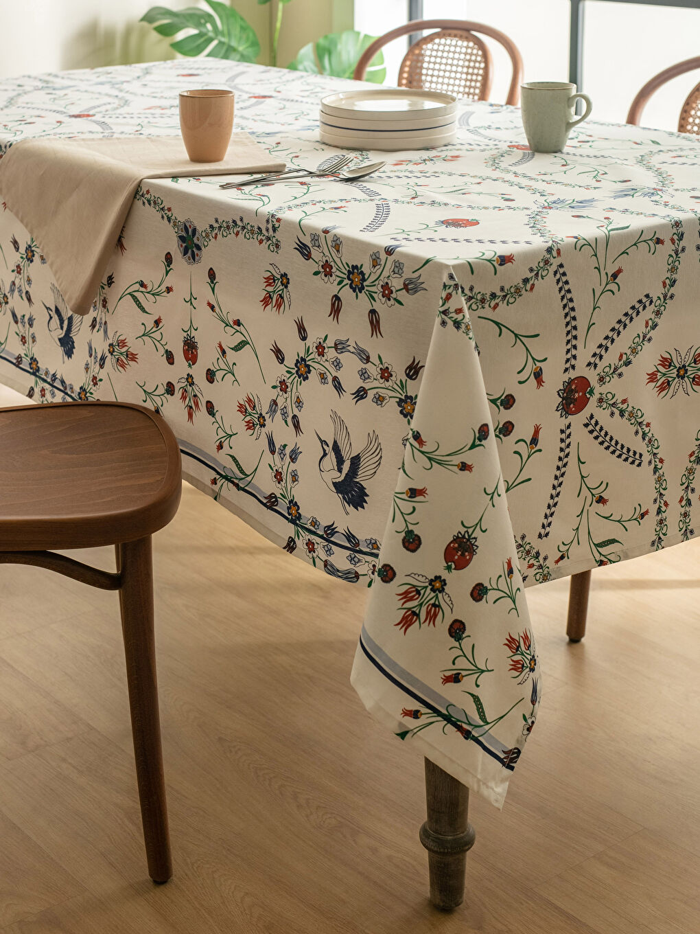 Karışık Desenli Masa Örtüsü 150x200 cm-1