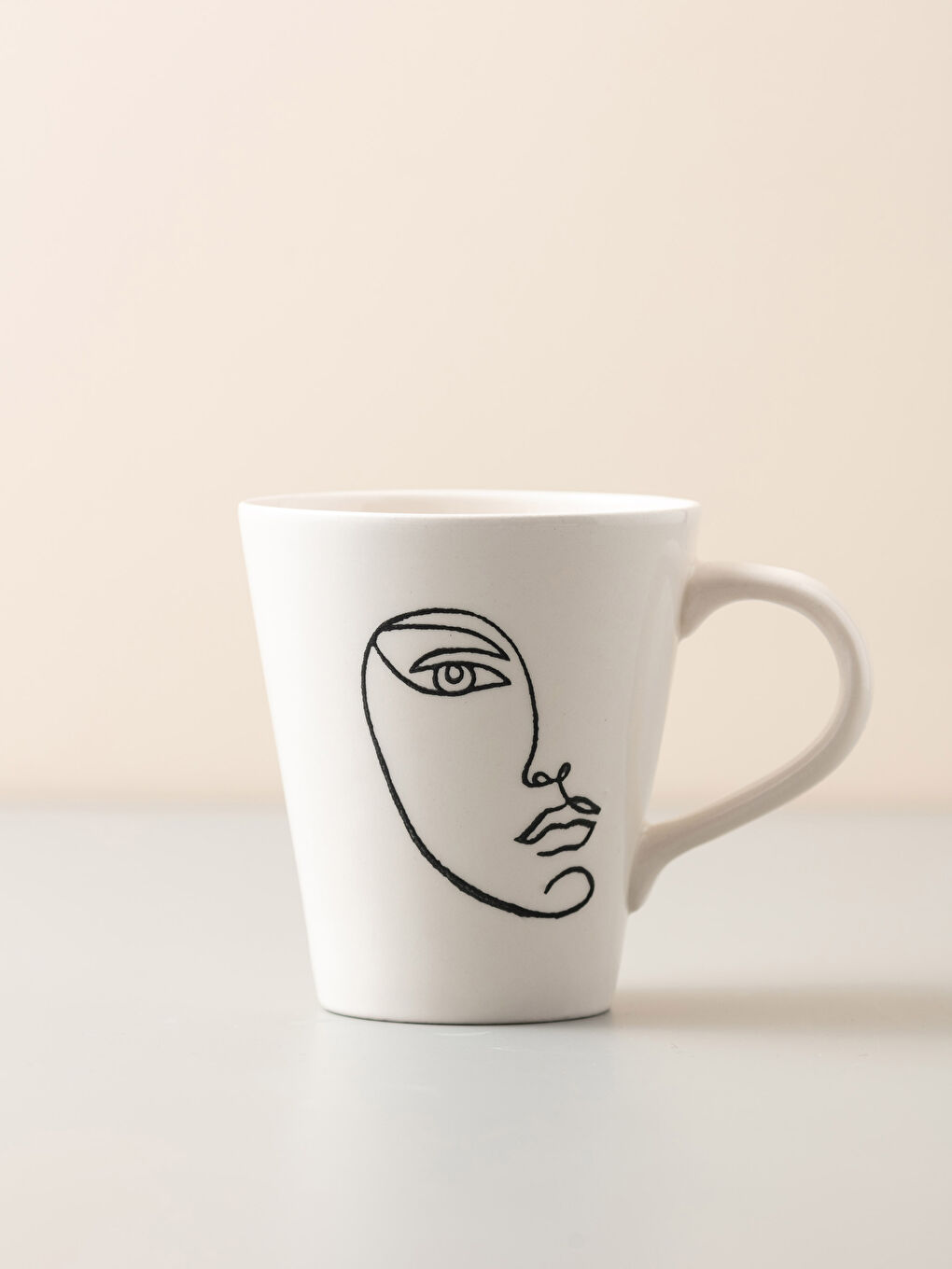 Siyah Yüz Baskılı Seramik Kupa 400 ml-1