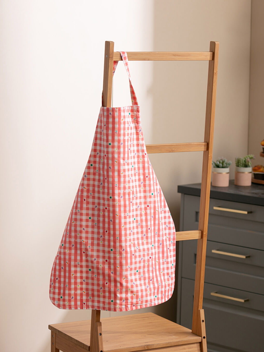 Karışık Desenli Çocuk Mutfak Önlüğü