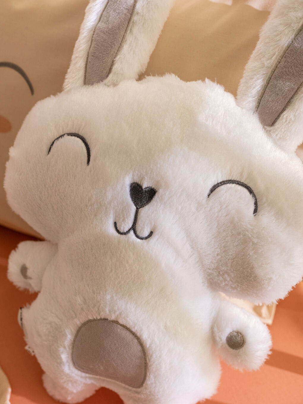 Beyaz Pelüş Dolgulu Tavşan Bebek Kırlent 25x34 cm-3