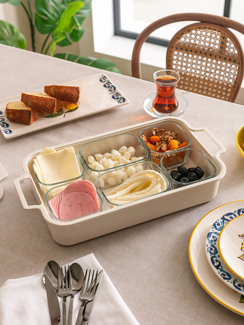 Karışık Cam Kaseli Kapaklı Kahvaltı Sunumluğu