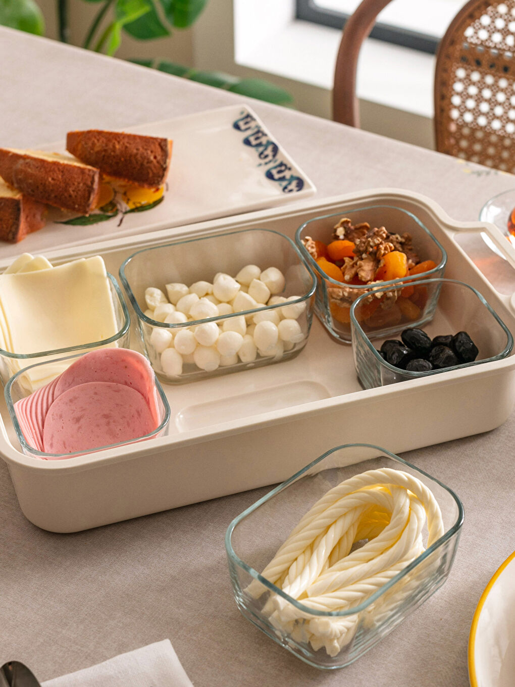 Karışık Cam Kaseli Kapaklı Kahvaltı Sunumluğu-1