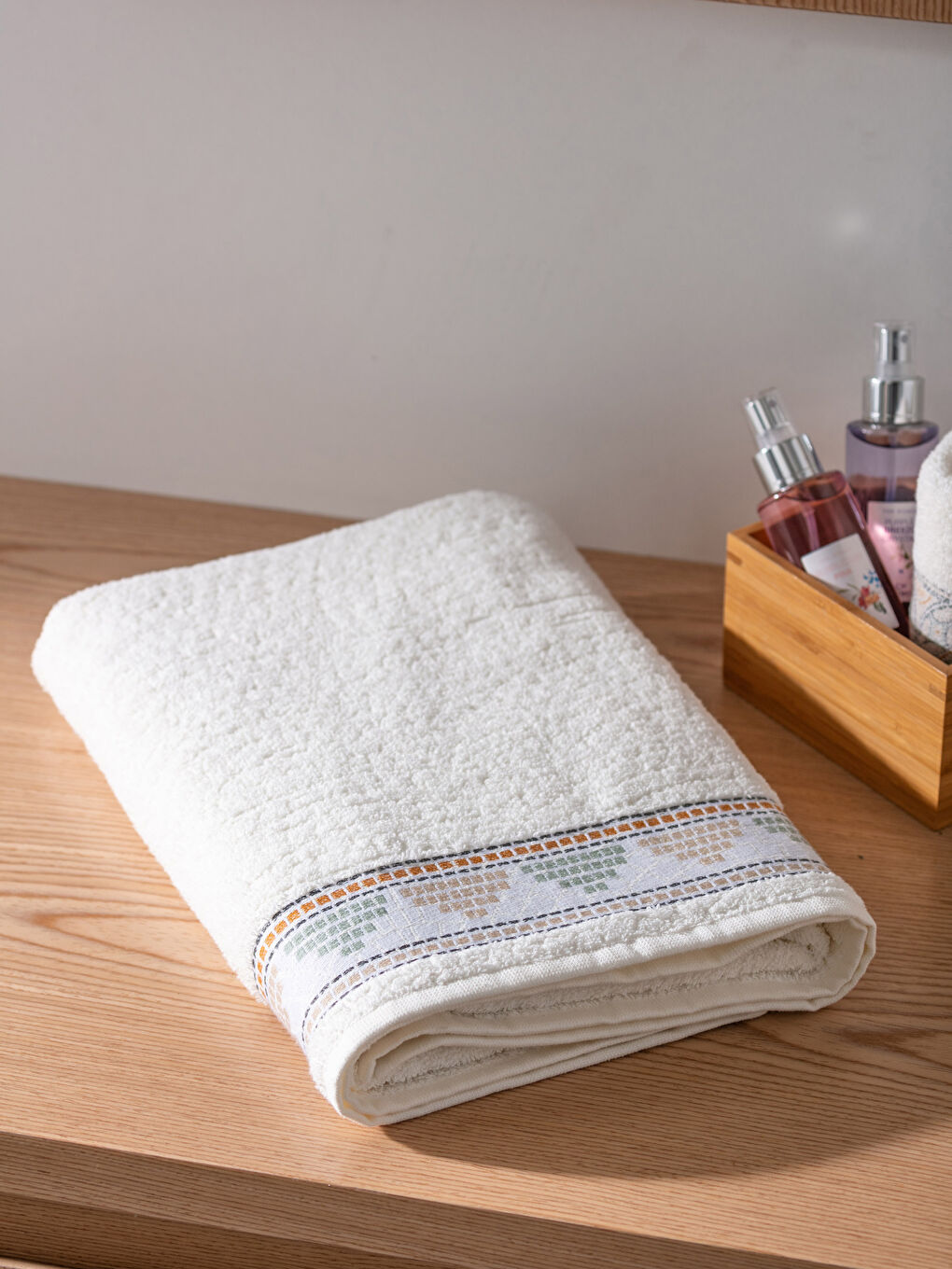 Ekru Desenli Pamuklu Banyo Havlusu 70x140 cm-1