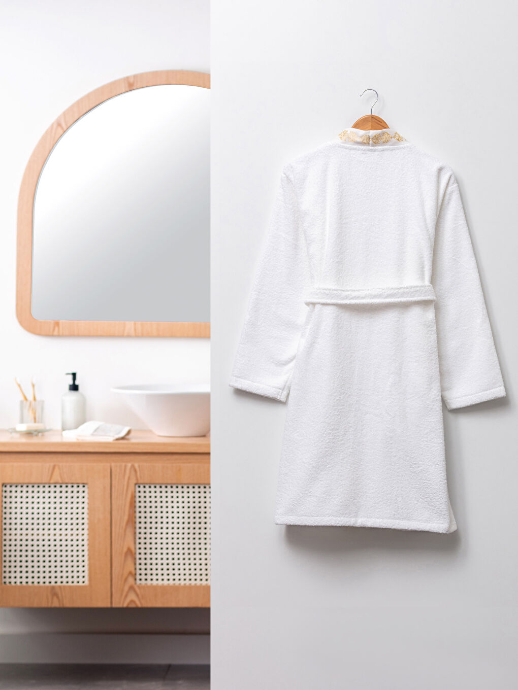 V-Neck Embroidered Women's Bathrobe-1