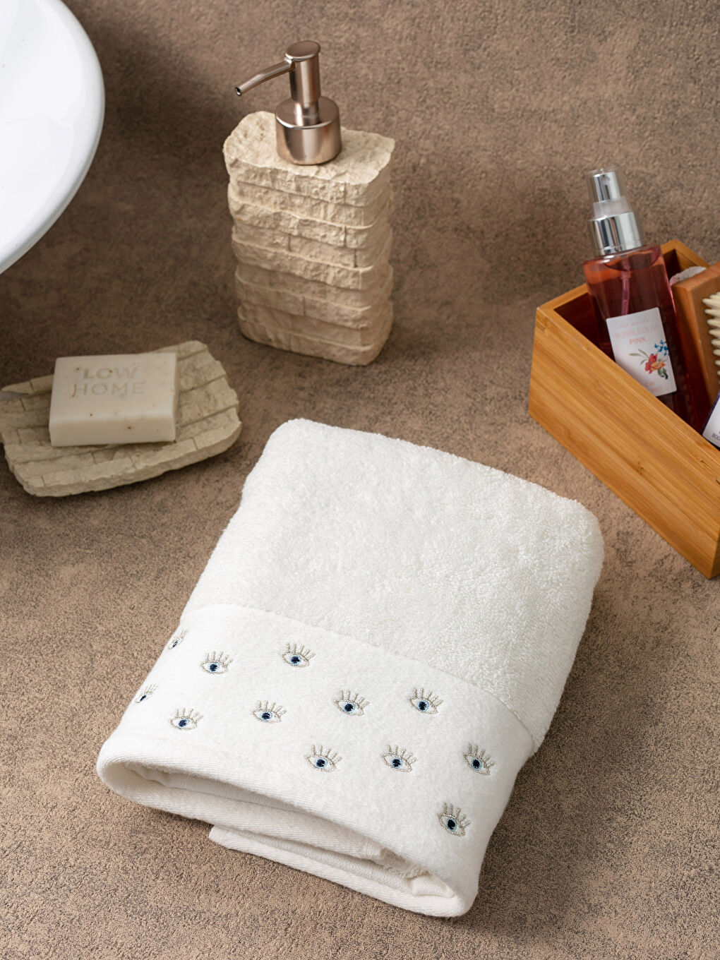 Ekru Pamuklu Göz Nakışlı Yüz Havlusu 50x80 cm