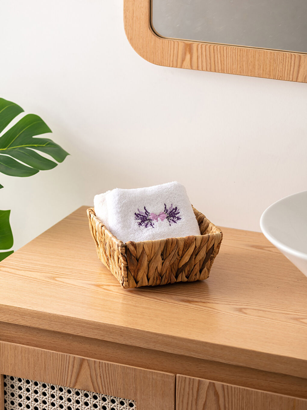 Embroidered Cotton Hand Towel 30x50 Cm