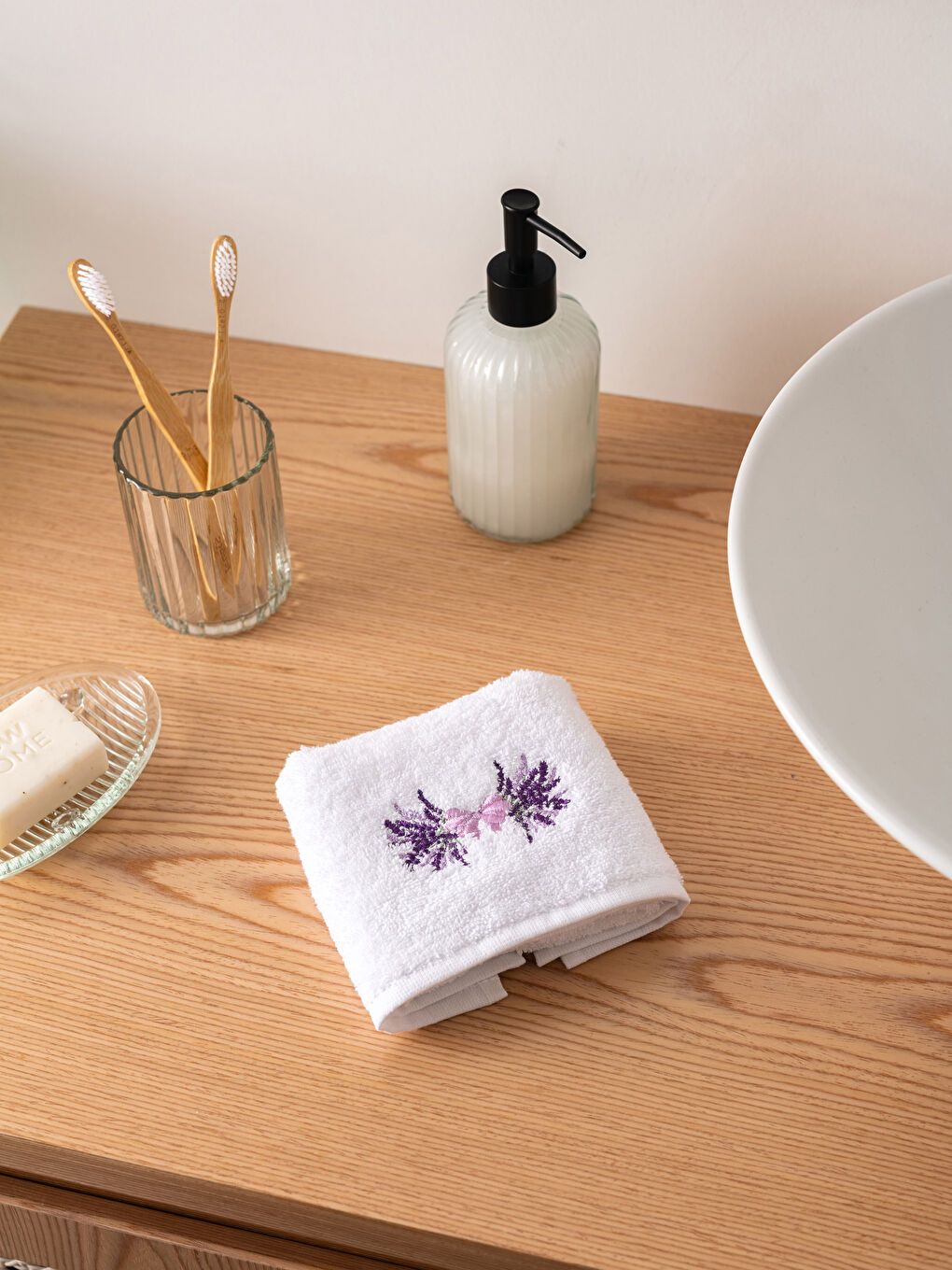 Embroidered Cotton Hand Towel 30x50 Cm-1