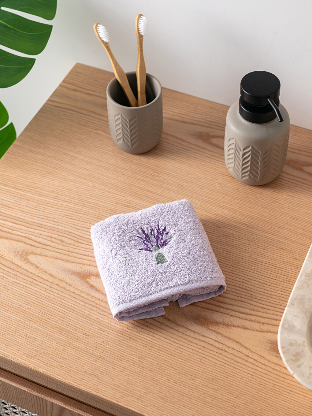 Embroidered Cotton Hand Towel 30x50 Cm-1
