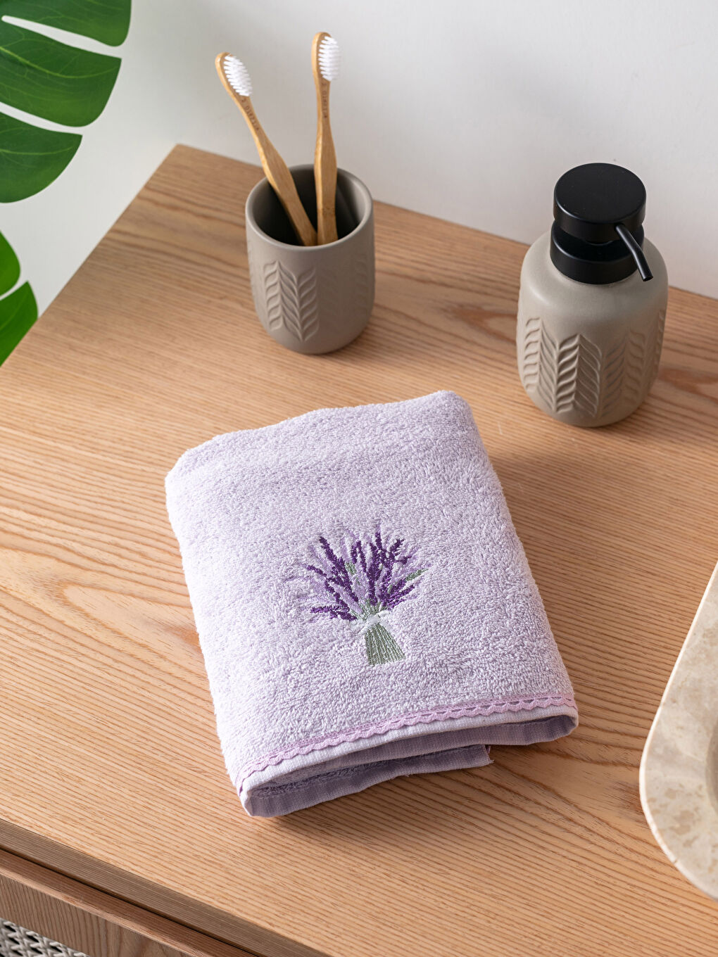 Embroidered Cotton Face Towel 50x80 cm-1