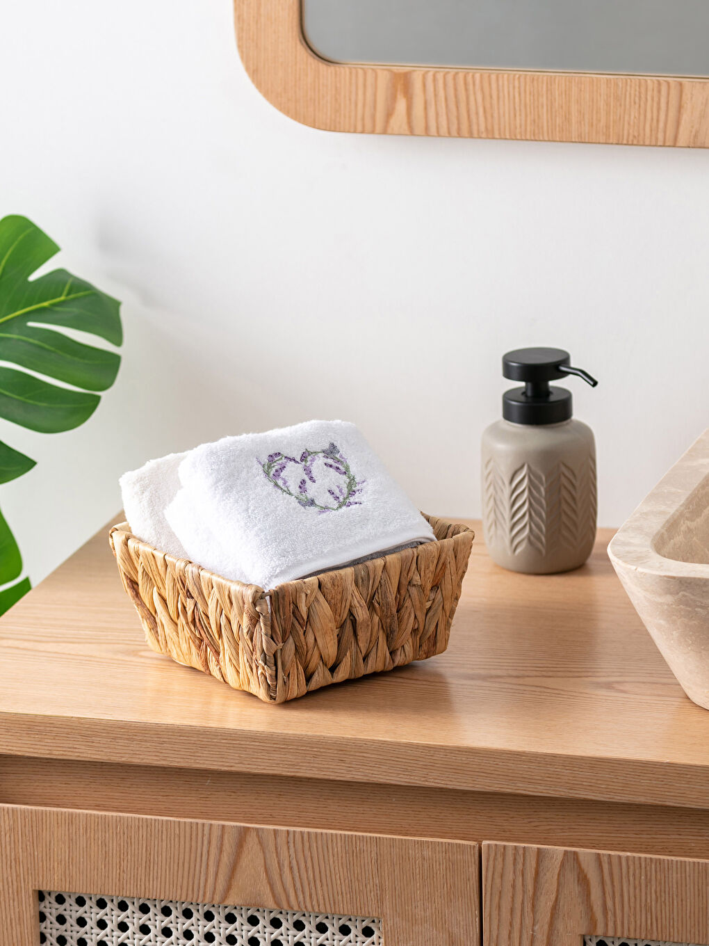 Beyaz Nakışlı Pamuklu El Havlusu 30x50 cm