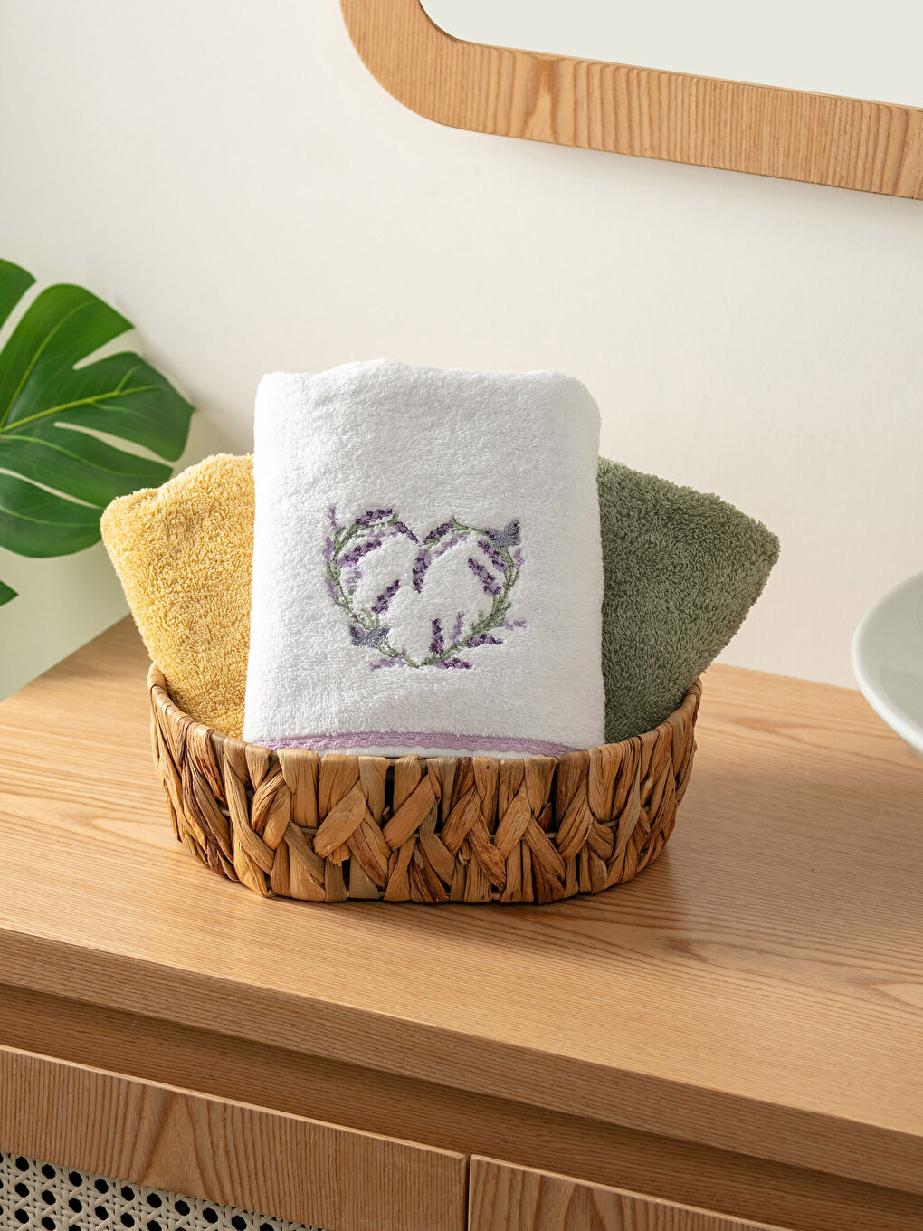 فوطة وجه قطن مطرزة 50x80 سم