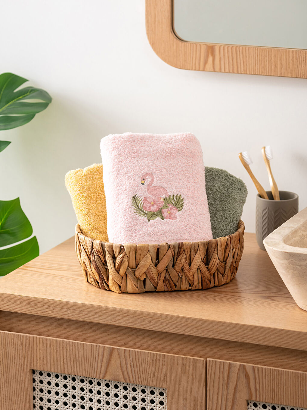 Pembe Flamingo Nakışlı Pamuklu Yüz Havlusu 50x80 cm