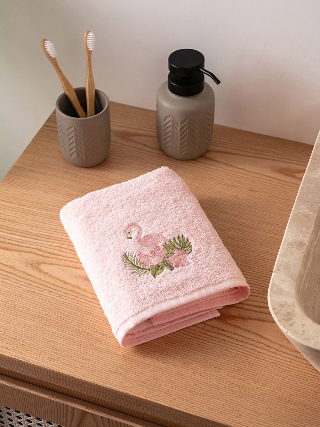 Pembe Flamingo Nakışlı Pamuklu Yüz Havlusu 50x80 cm-1