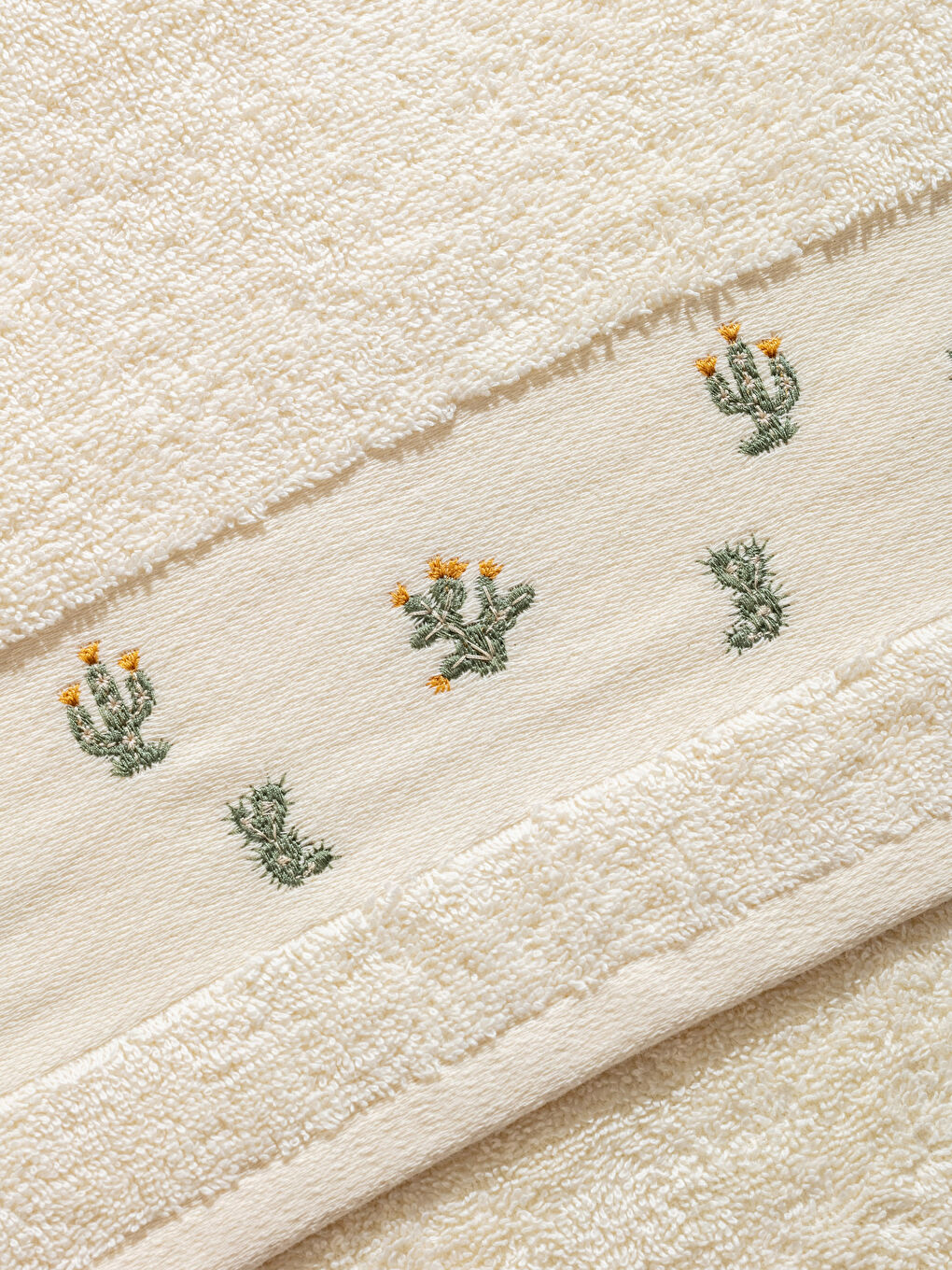 LCW HOME Cactus Embroidered Cotton Face Towel 50x80 Cm -S2JO18Z8-DF8