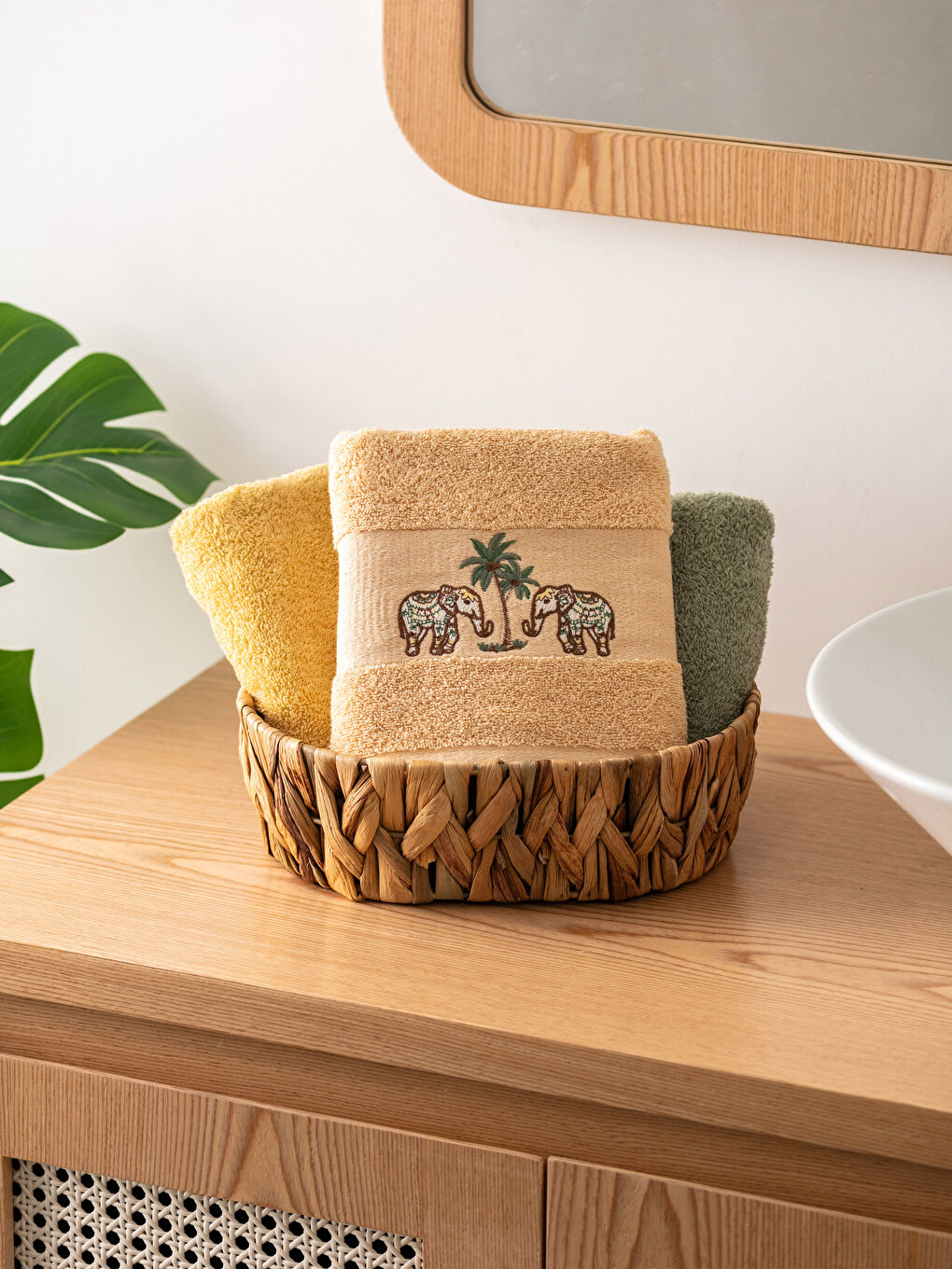 Bej Nakışlı Pamuklu Yüz Havlusu 50x80 cm