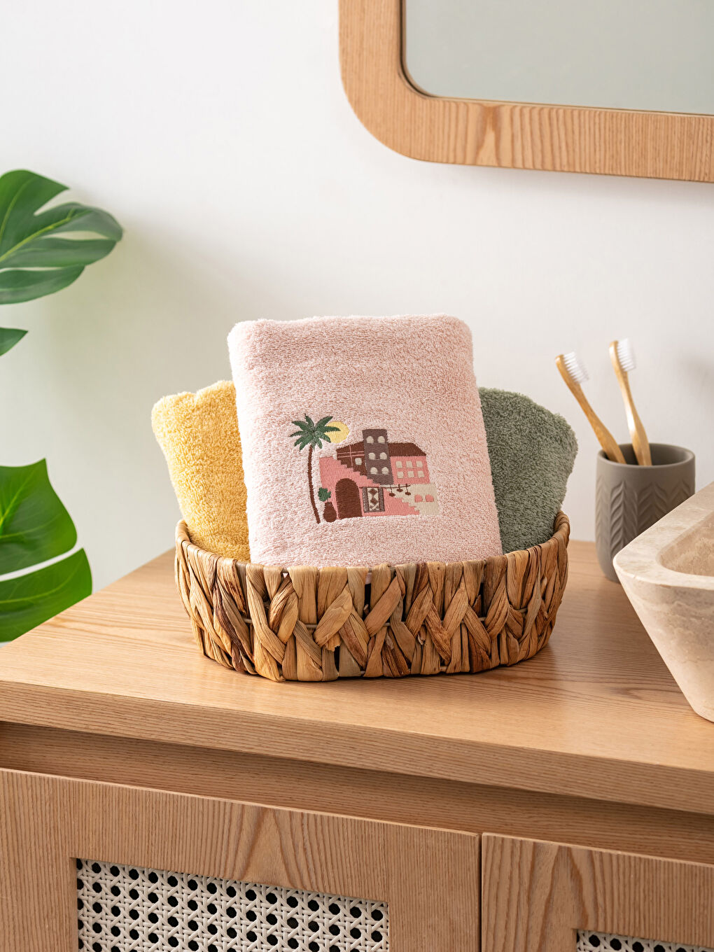 Pembe Nakışlı Pamuklu Yüz Havlusu 50x80 cm