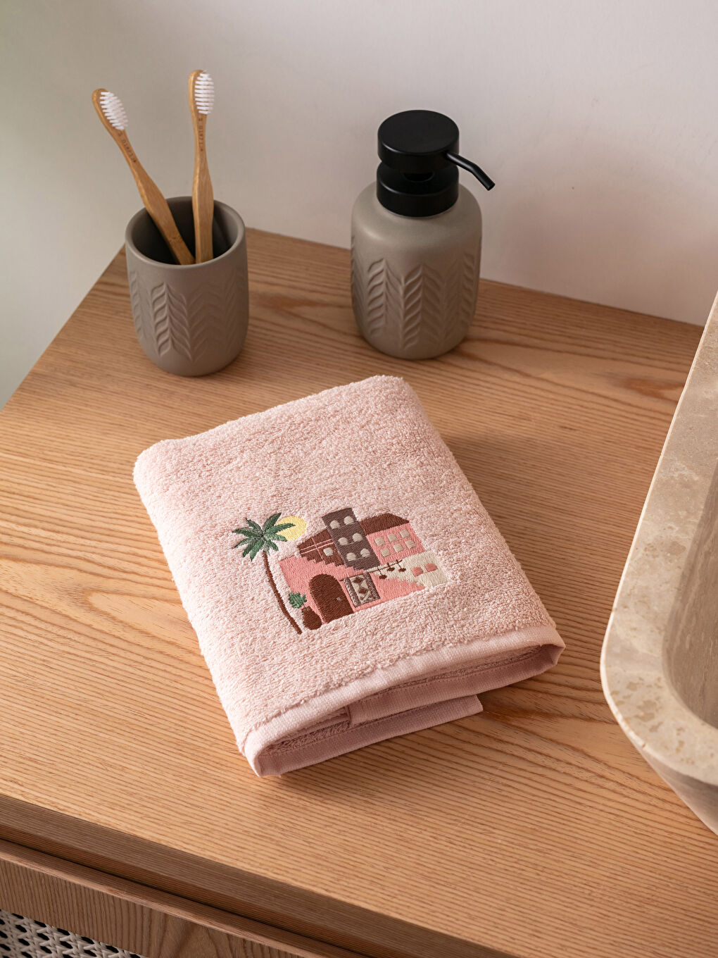 Pembe Nakışlı Pamuklu Yüz Havlusu 50x80 cm-1