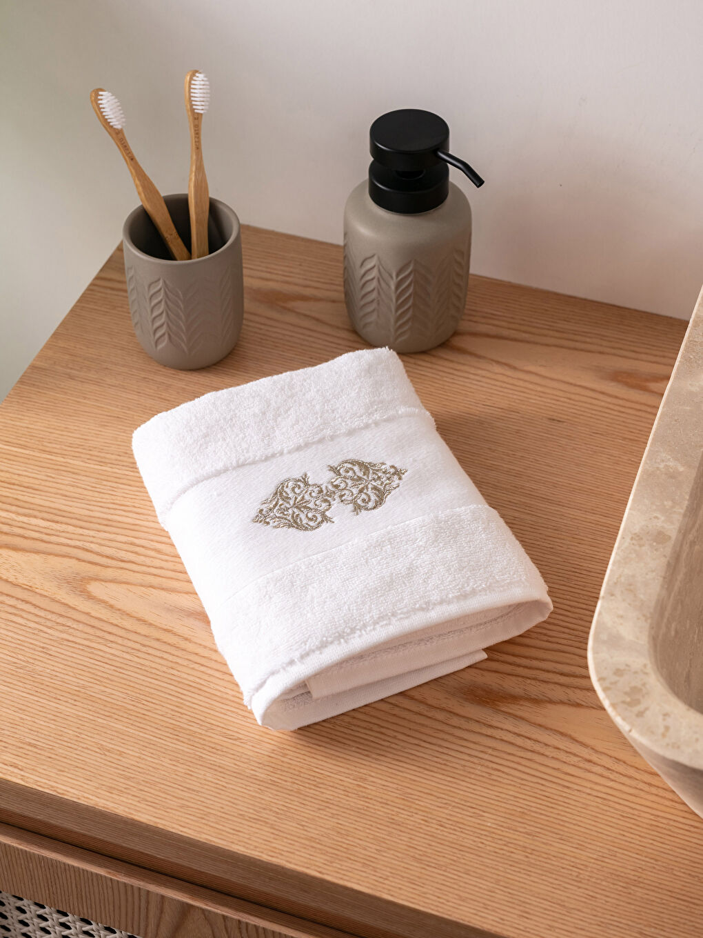 Embroidered Cotton Face Towel 50x80 cm-1