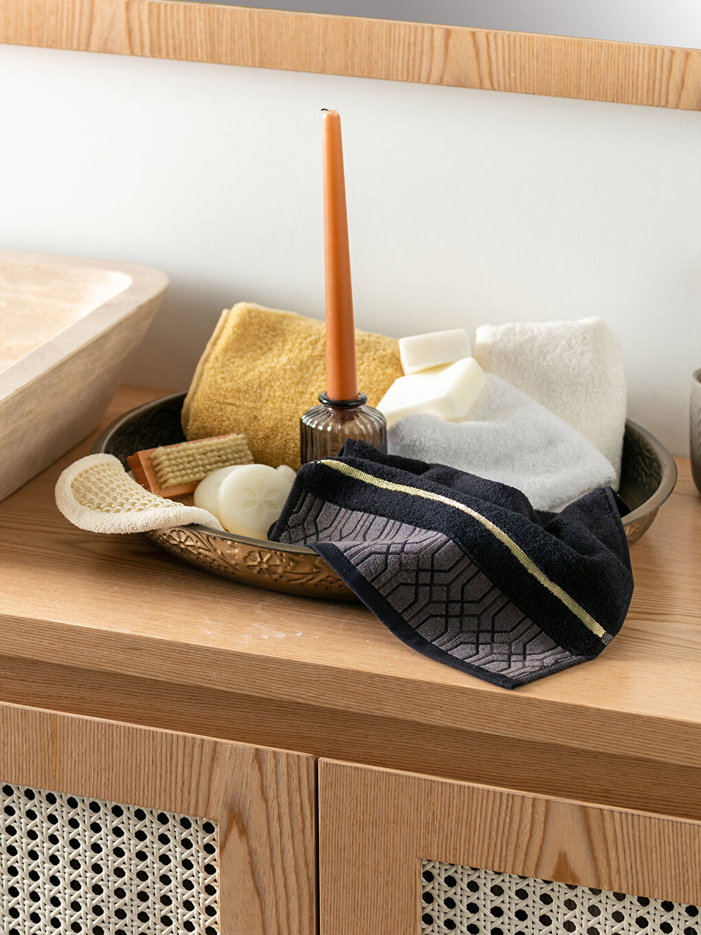 Embroidered Cotton Hand Towel 30x50 Cm