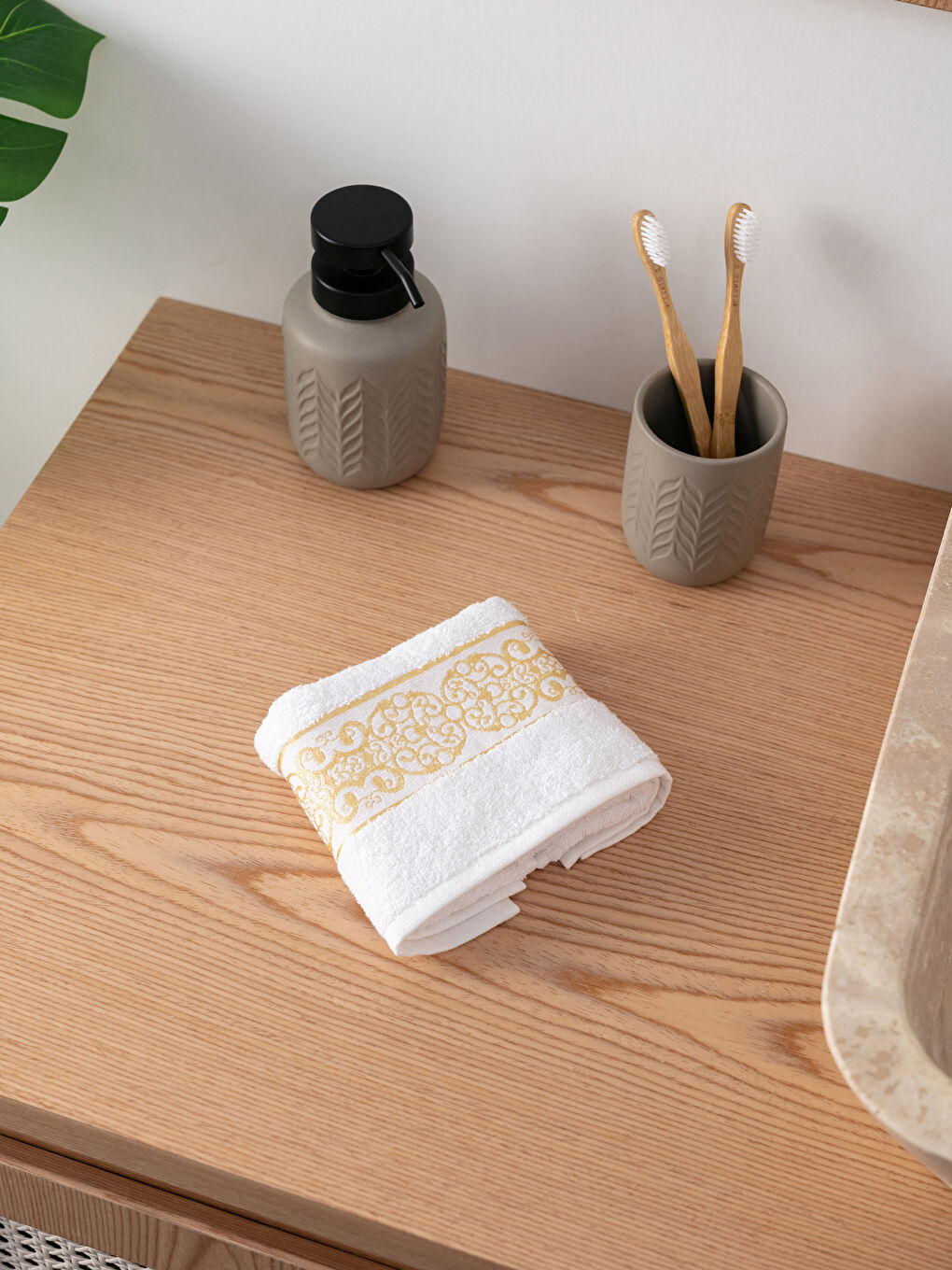 Embroidered Cotton Hand Towel 30x50 Cm-1