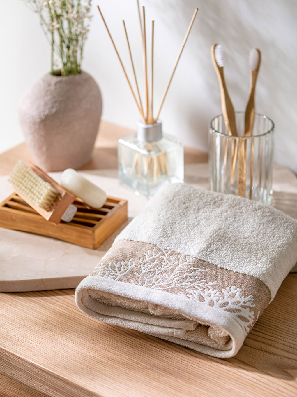 Ekru Nakışlı Pamuklu Yüz Havlusu 50x80 cm