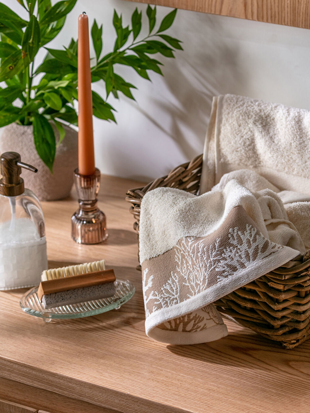 Ekru Nakışlı Pamuklu Yüz Havlusu 50x80 cm-1