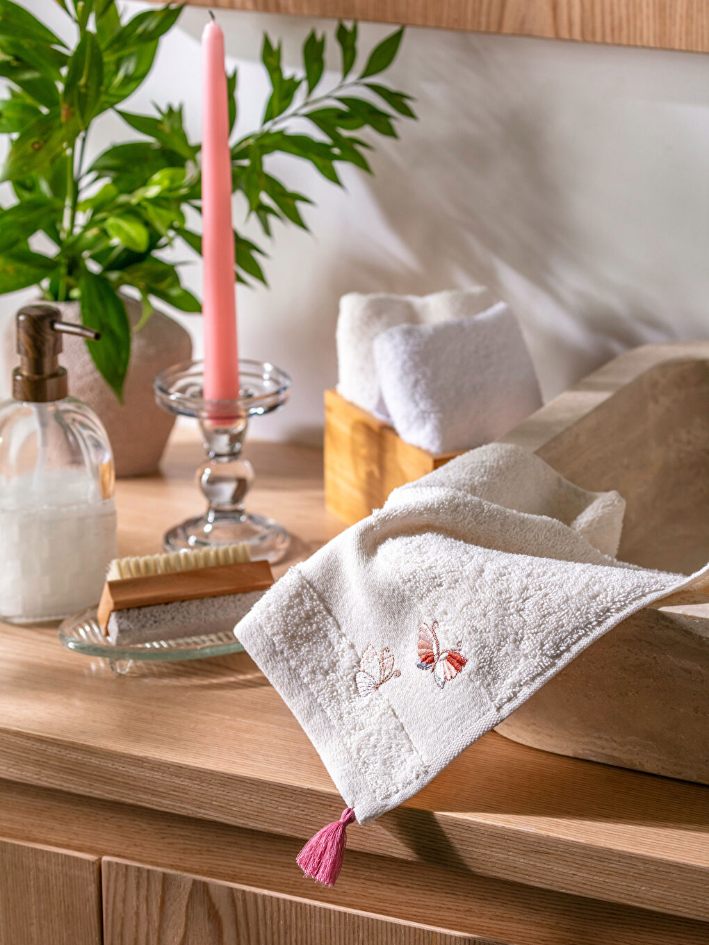 Butterfly Embroidered Tassel Detail Hand Towel 30x50 Cm